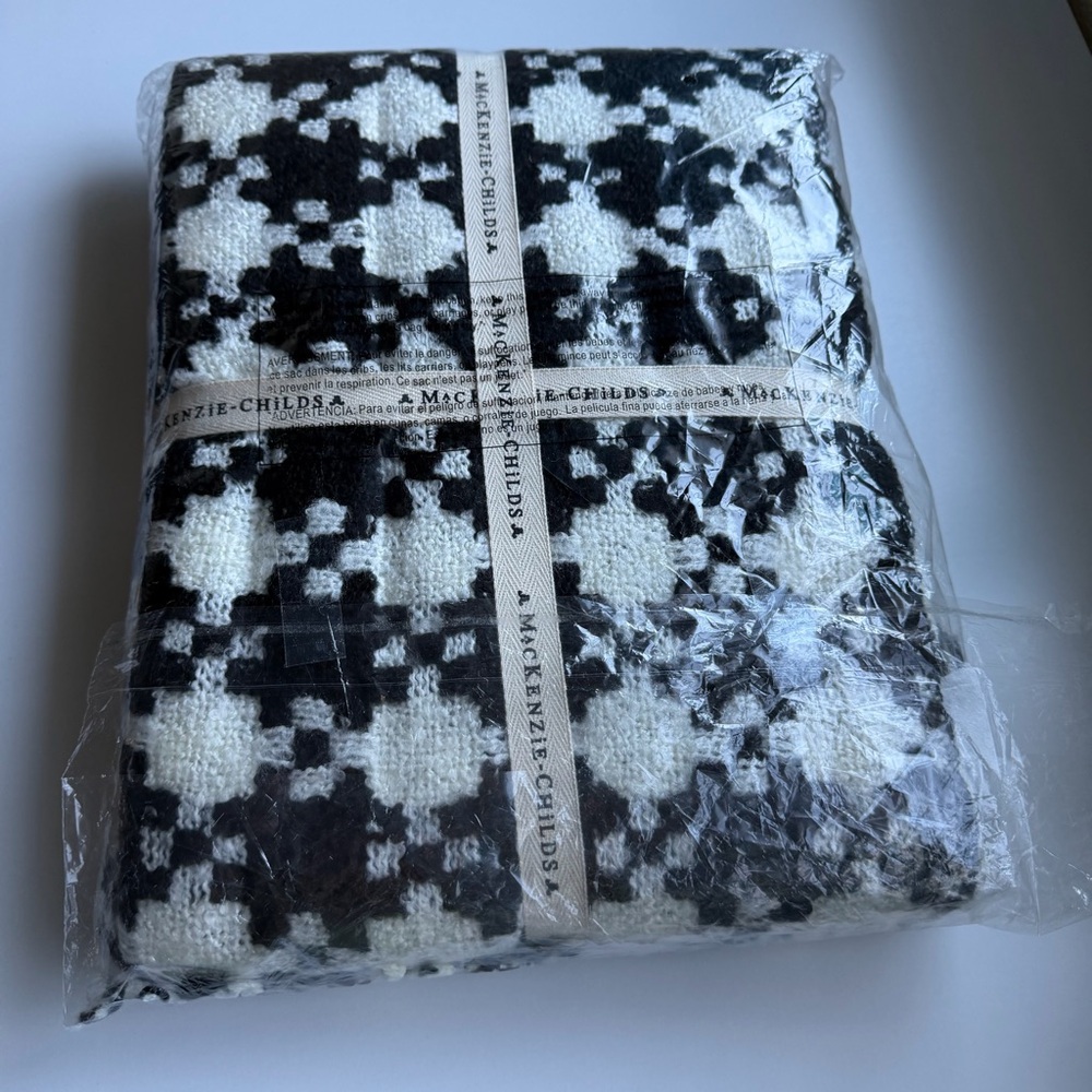 MacKenzie-Childs Black and White Houndstooth Throw - Picture 2 of 8